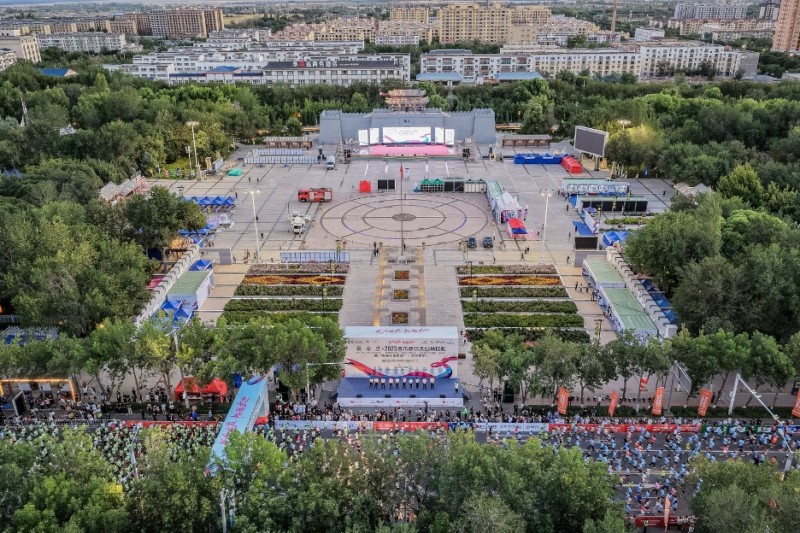 半程马拉松男子纪录刷新！  长安里?2025吉木萨尔天山马拉松  暨“跑遍大美新疆”（吉木萨尔）圆满落幕