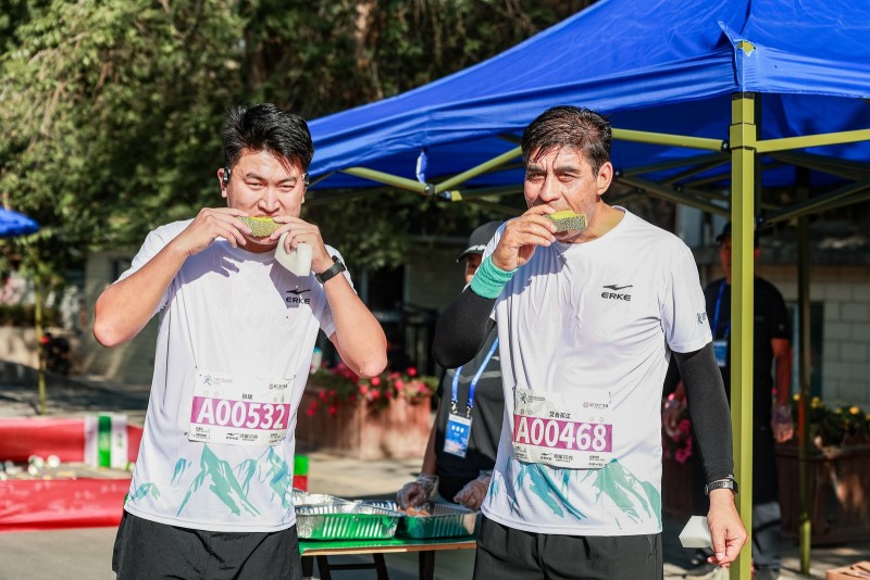 半程马拉松男子纪录刷新！  长安里?2025吉木萨尔天山马拉松  暨“跑遍大美新疆”（吉木萨尔）圆满落幕