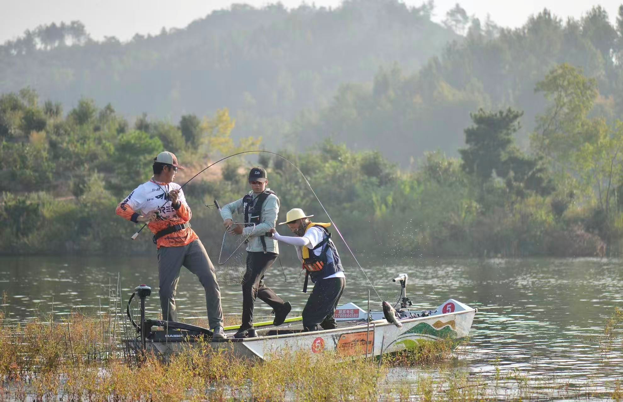 一竿钓四季 一城聚花海！2025“钓鱼之城”中国鲈钓巅峰赛首场收官
