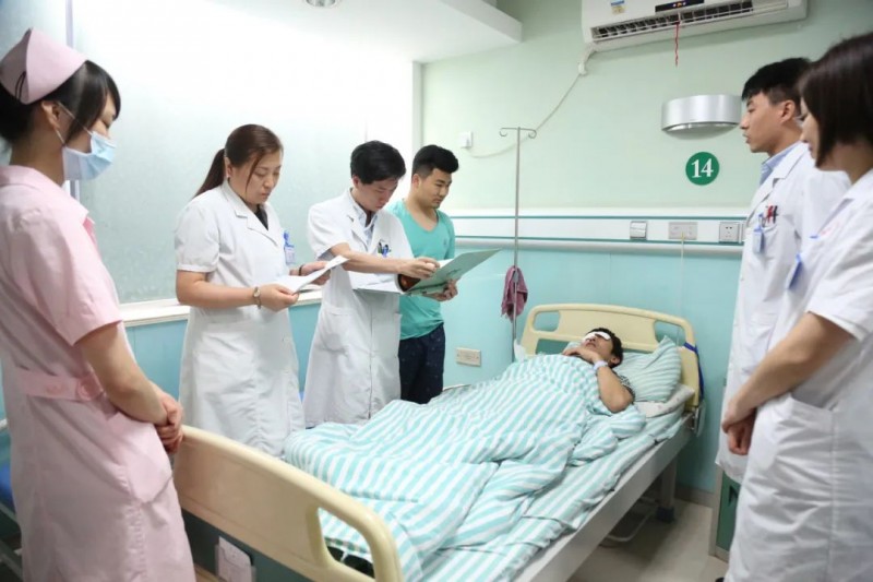 中国医师节，致敬光明守护者