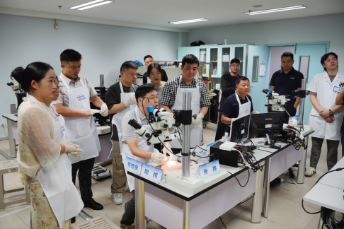 龙晶?pr区域培训中心授牌仪式暨东南大区首届培训认证会在东南眼科医院举办