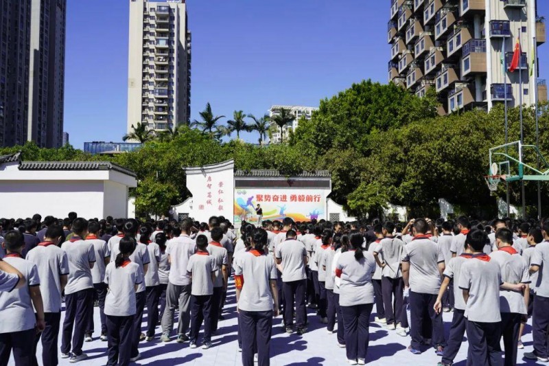 多方联动,多措并举:东南眼科医院全国近视防控宣传教育月系列活动走进福州校园