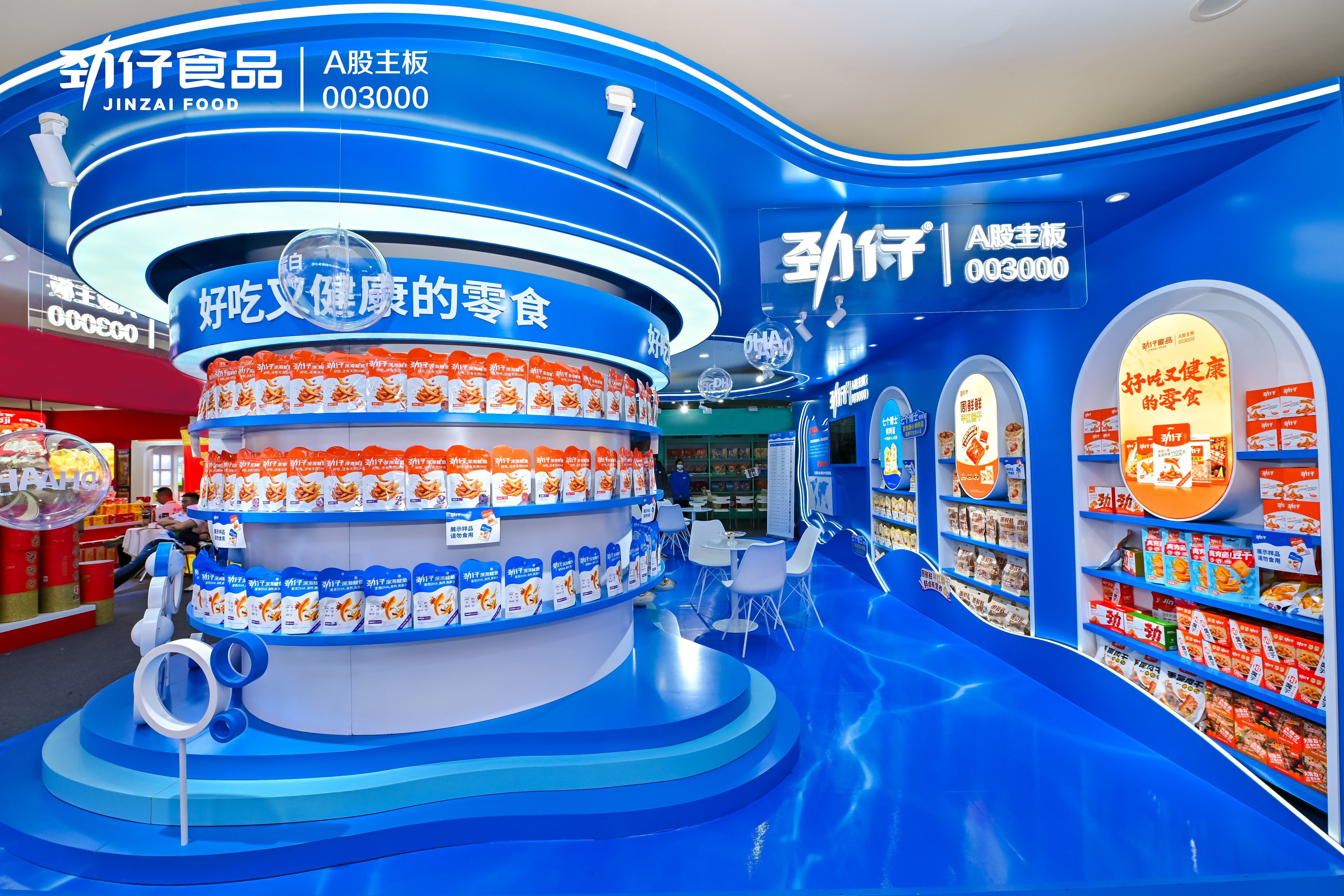 第112届糖酒会火热进行中，国民零食品牌劲仔现身成全场焦点