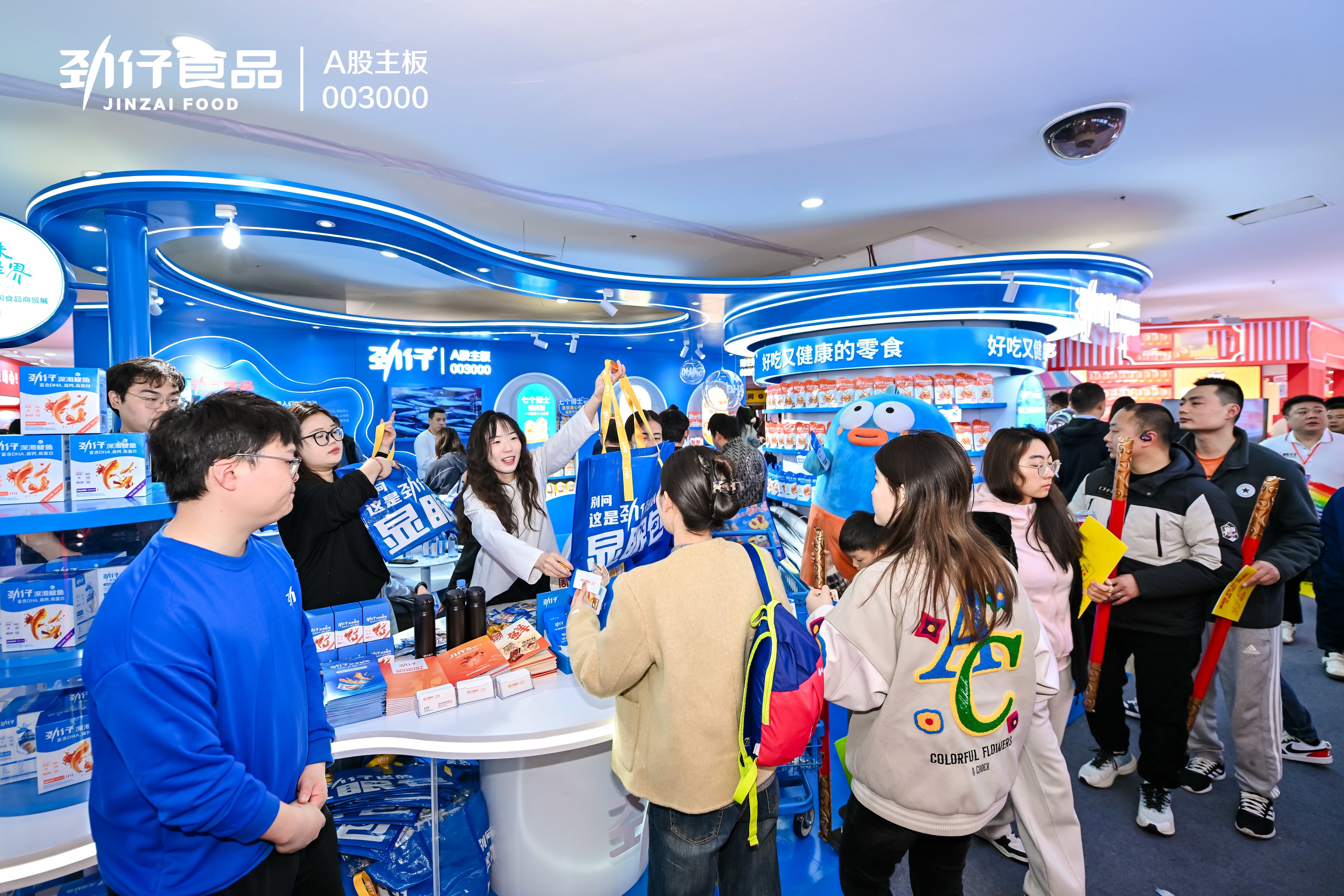 第112届糖酒会火热进行中，国民零食品牌劲仔现身成全场焦点