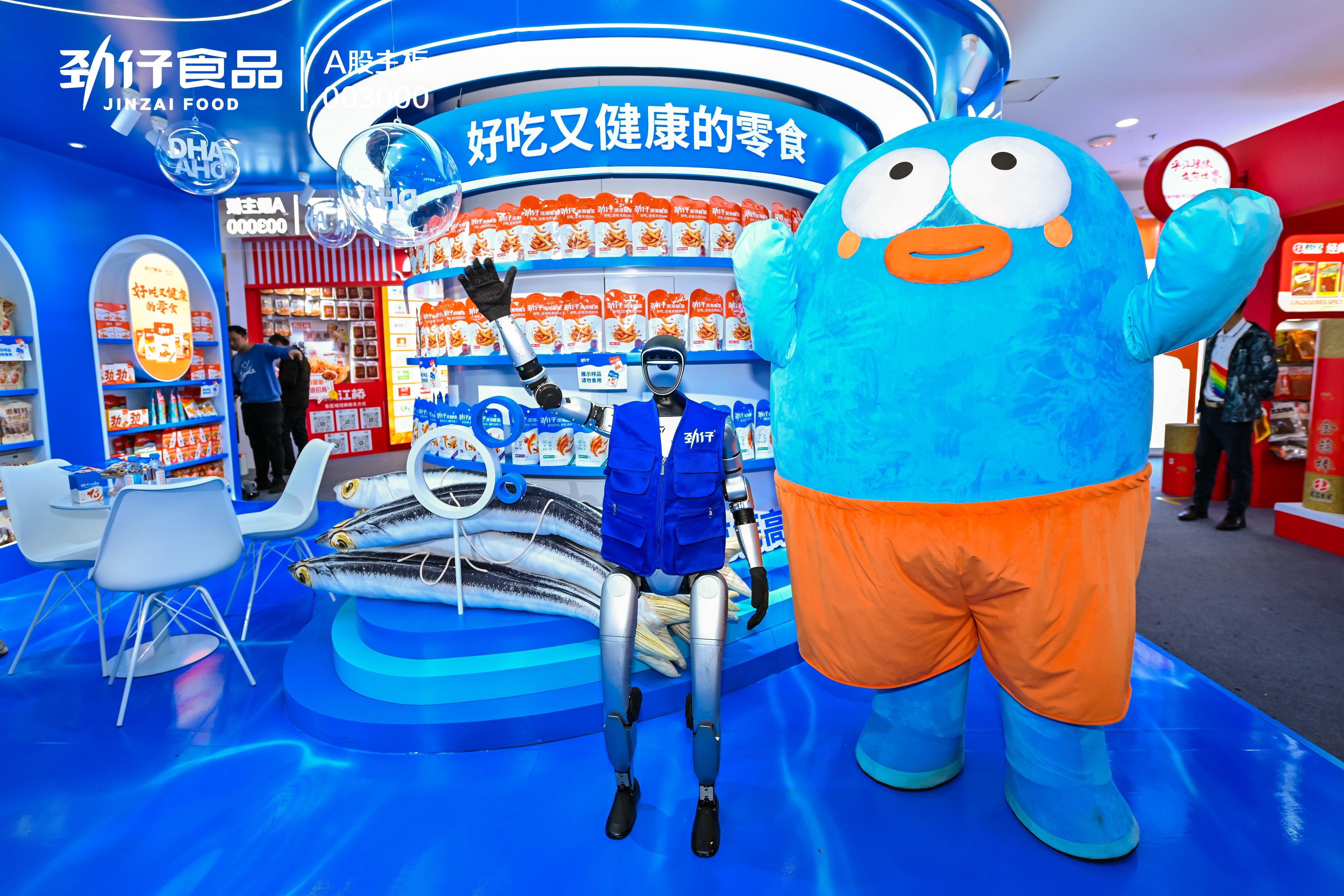 第112届糖酒会火热进行中，国民零食品牌劲仔现身成全场焦点