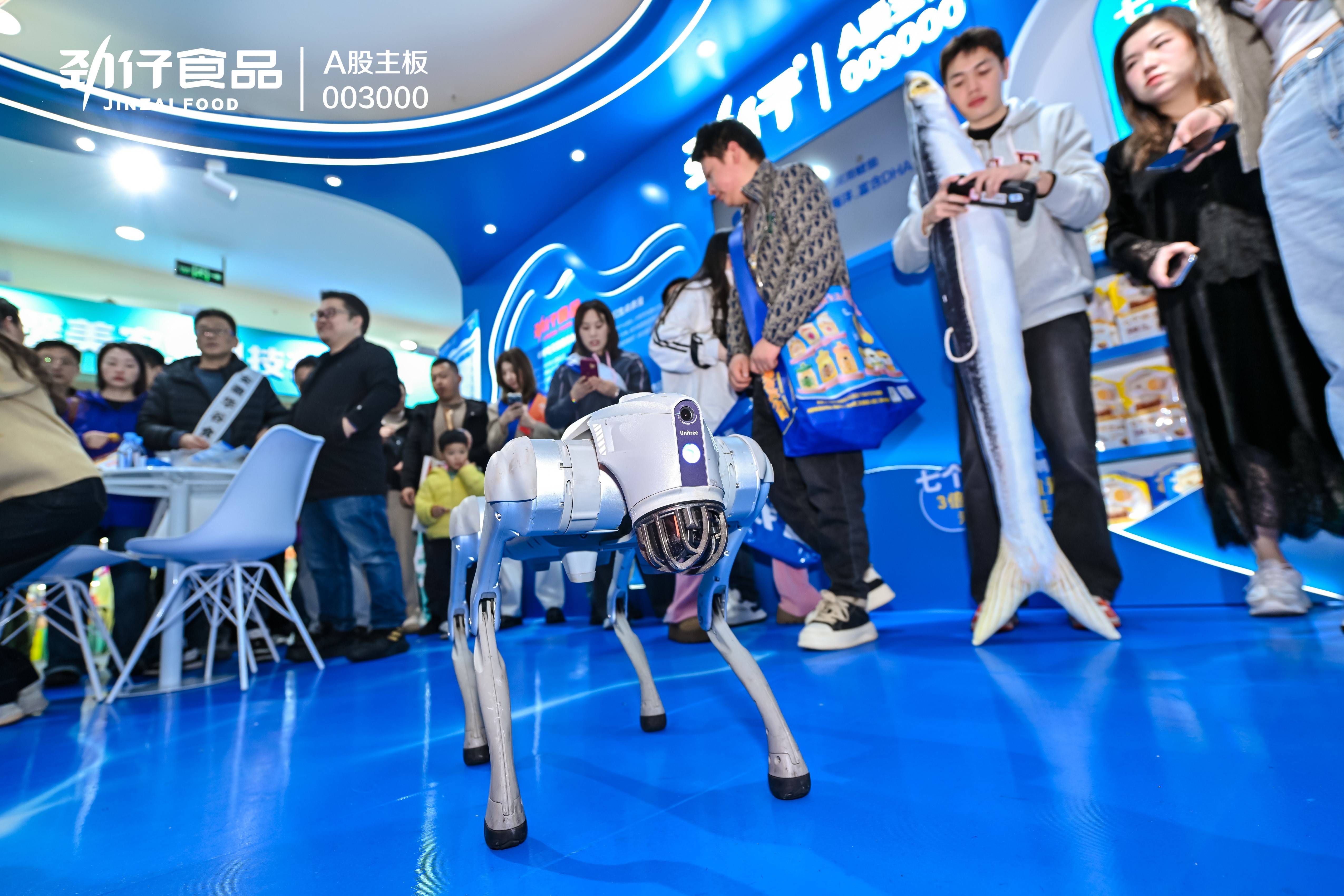 第112届糖酒会火热进行中，国民零食品牌劲仔现身成全场焦点