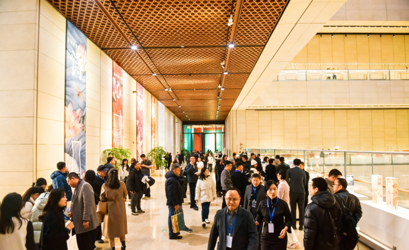 泥金飞彩诗心万象：守护者传播计划·张闻冰陶瓷艺术展在京开幕