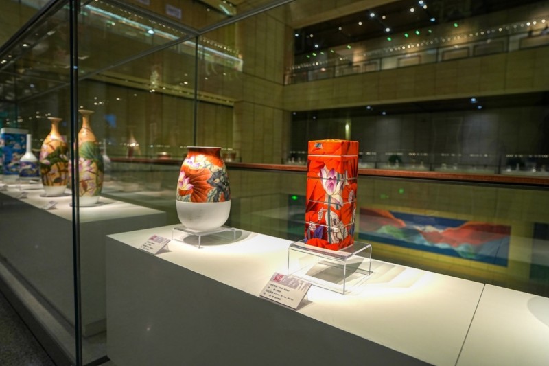 泥金飞彩诗心万象：守护者传播计划·张闻冰陶瓷艺术展在京开幕