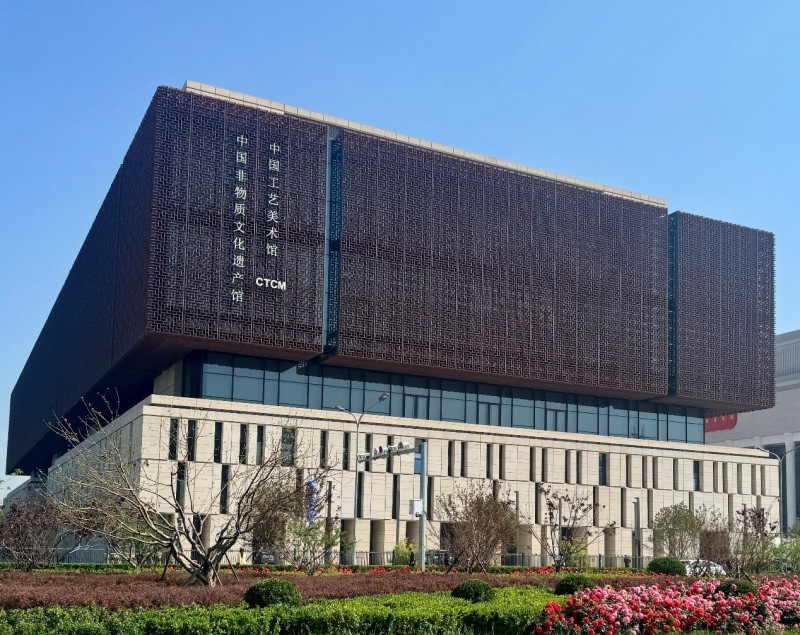 泥金飞彩诗心万象：守护者传播计划·张闻冰陶瓷艺术展在京开幕