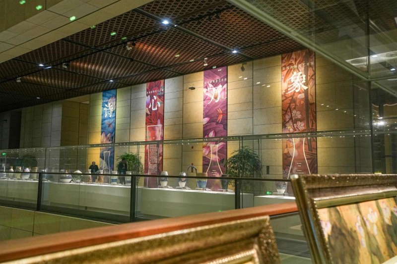 泥金飞彩诗心万象：守护者传播计划·张闻冰陶瓷艺术展在京开幕