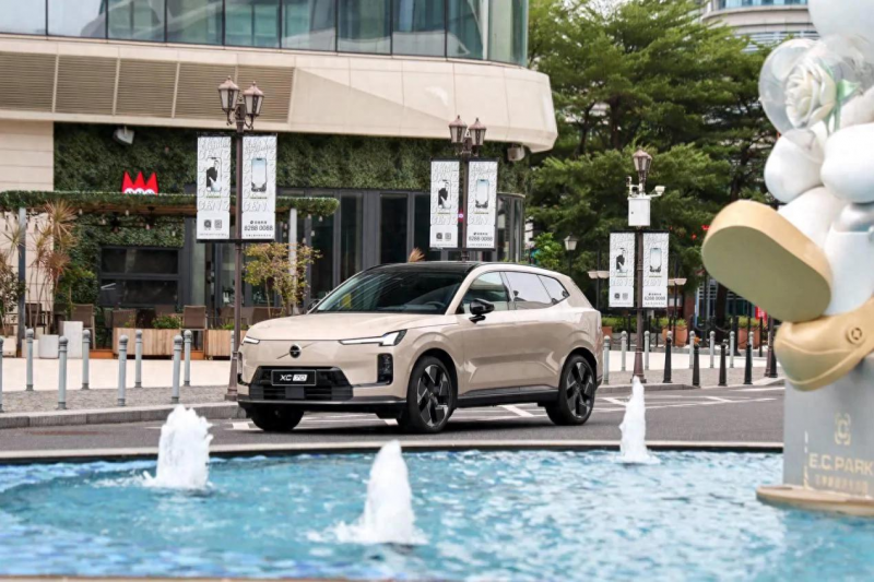 沃尔沃xc70：舒适与实用，定义家庭豪华混动suv新标杆