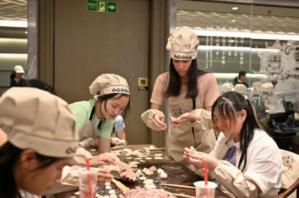 海创黄浦·智汇z世代 | 从舌尖到指尖：华裔青少年深度体验中国非遗文化