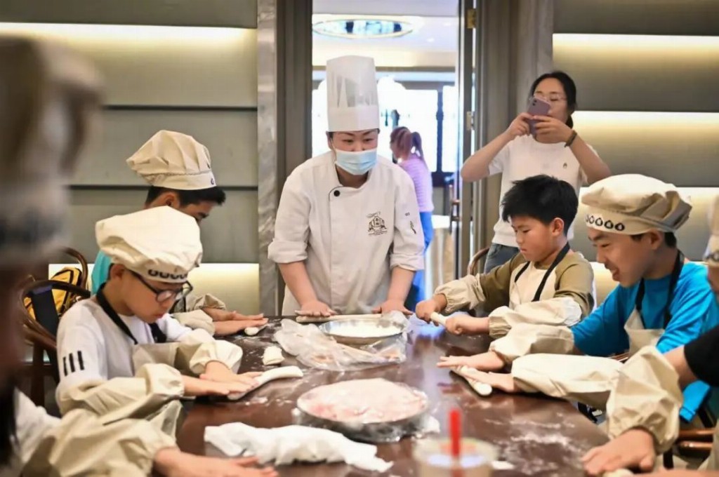 海创黄浦·智汇z世代 | 从舌尖到指尖：华裔青少年深度体验中国非遗文化