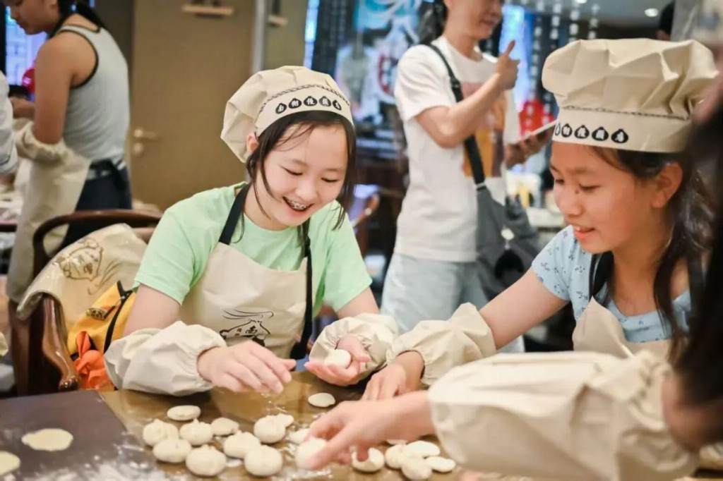 海创黄浦·智汇z世代 | 从舌尖到指尖：华裔青少年深度体验中国非遗文化