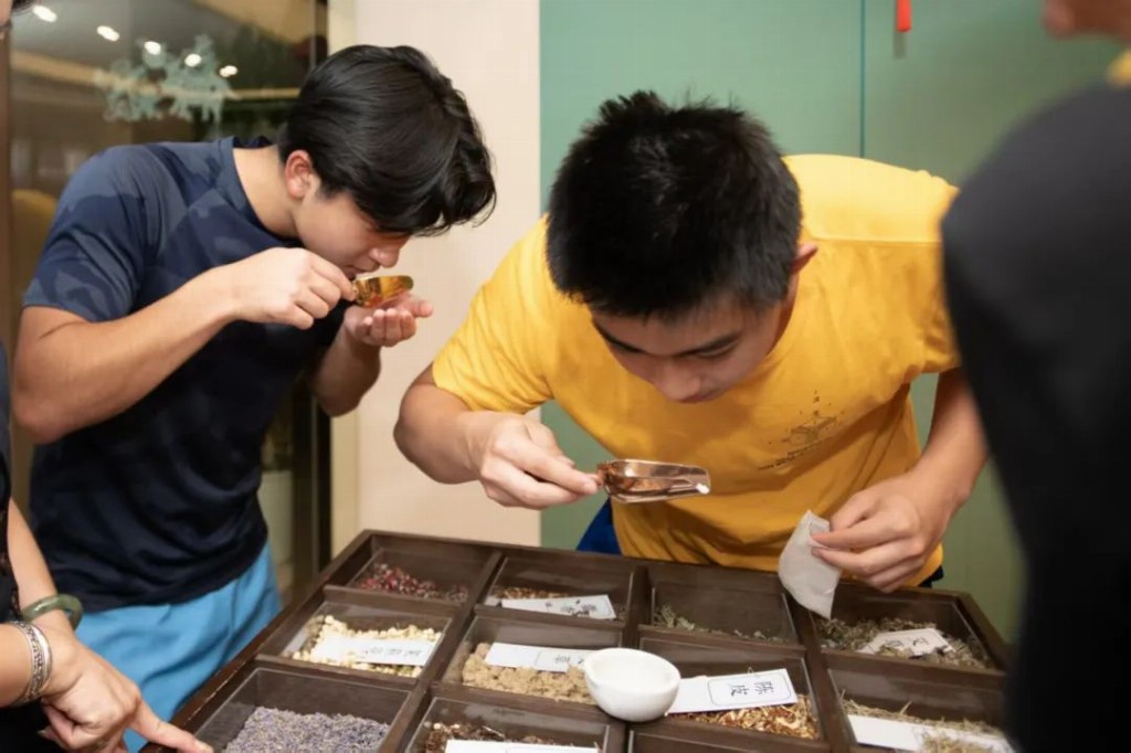 海创黄浦·智汇z世代 | 从舌尖到指尖：华裔青少年深度体验中国非遗文化