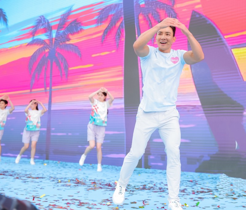 千人同频跃动刷新世界纪录！刘畊宏上海领衔开启全民健身“破圈”新时代