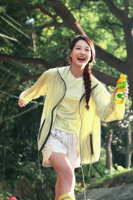 告别空调房!王老吉刺柠吉c 伴你奔赴山水间,开启正确消暑方式