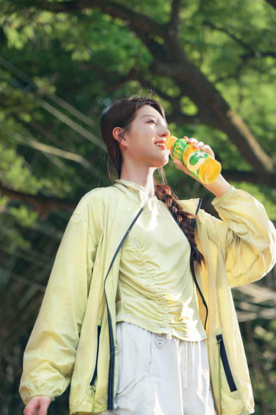 告别空调房!王老吉刺柠吉c 伴你奔赴山水间,开启正确消暑方式