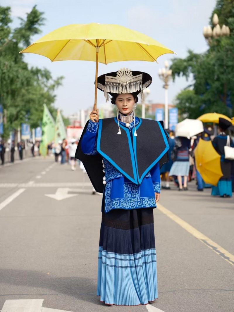 “彝脉相承” 团队实现彝族华服闪耀千年匠心，非遗时尚碰撞时代新声
