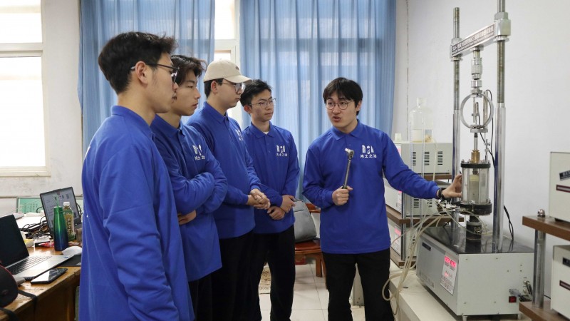 “鸿土之治”团队助力道路行业绿色发展