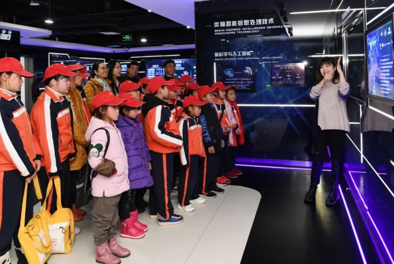 从技术攻坚到行业赋能：沈萍的“红旗手”之路