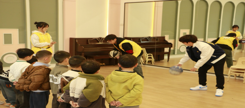 四川卫生康复职业学院“灵跃童心”团队 走进中港·燊海森林幼儿园