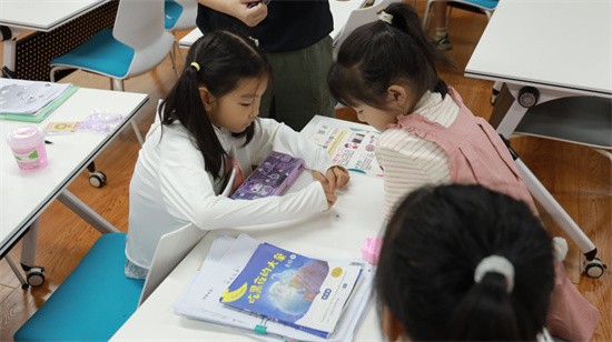 从捏捏乐到巴克球：这堂公益课让孩子们亲手‘检测’玩具，边玩边避坑