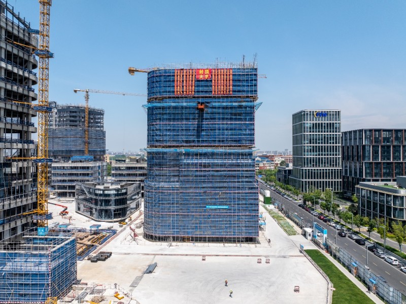 刷新进度条！由中建八局总承包公司承建的文景总部园项目主体结构全面封顶