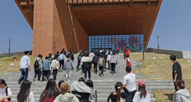 践行公益初心  引领红色光影志愿之旅 传承抗战精神