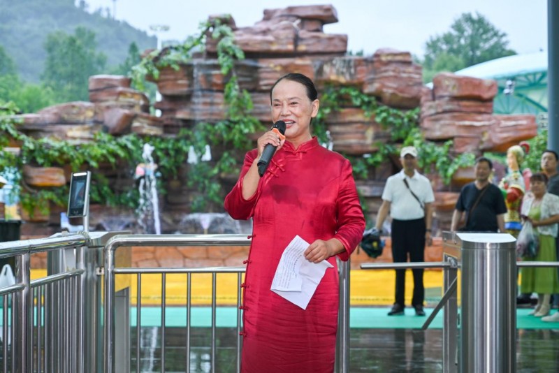 金剪裁锦秀，水花绽欢歌！木兰山水世界开业剪彩仪式璀璨启幕