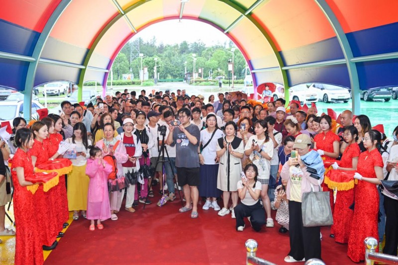 金剪裁锦秀，水花绽欢歌！木兰山水世界开业剪彩仪式璀璨启幕