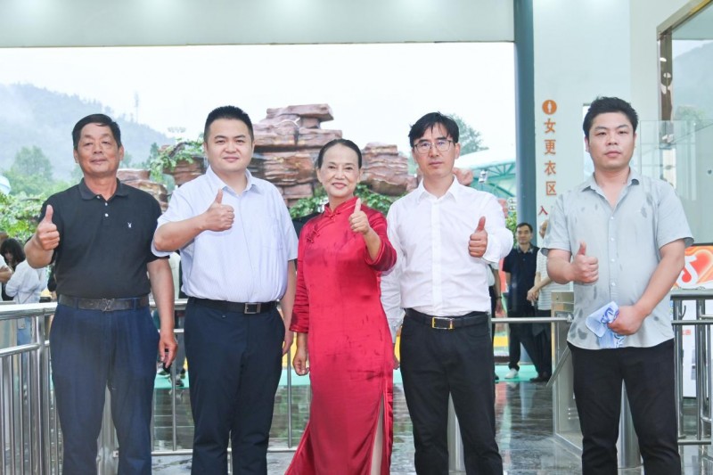 金剪裁锦秀，水花绽欢歌！木兰山水世界开业剪彩仪式璀璨启幕