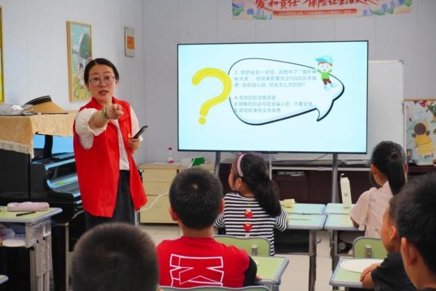 平安融易南通分公司：童心绘梦 平安护航