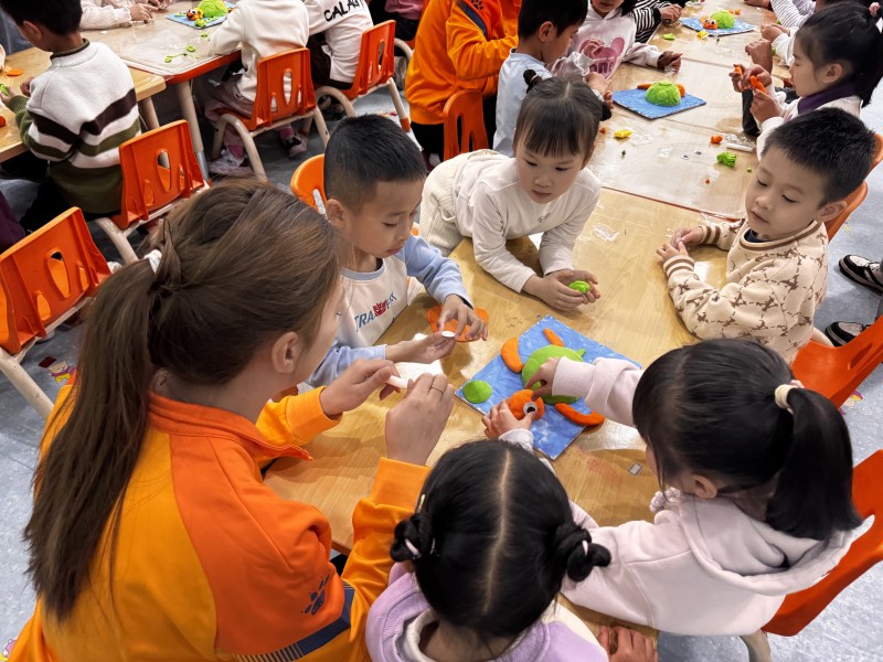 海底知识跃然指尖：北海职院 “指尖乾坤” 团队筑梦幼儿园科普行