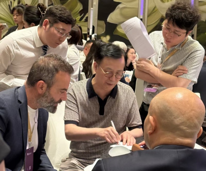 狮城盛会启新程 motiva梦萦?携手中国专家领航隆胸领域精准化发展