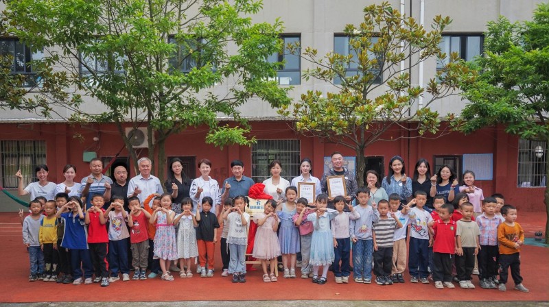 从疑问到行动：张雨绮姜超实地探访 “健康童乐园” ，聚焦乡村儿童全面健康