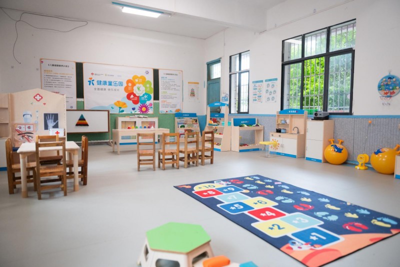 从疑问到行动：张雨绮姜超实地探访 “健康童乐园” ，聚焦乡村儿童全面健康