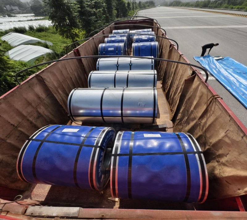 重庆高速拦截“百吨王”:123吨超限货车被重罚3万元