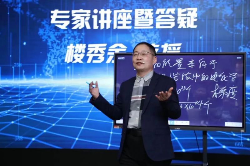 以科研报效祖国 圆民族健康之梦  ——爱国科学家楼秀余二十年科研长征致敬抗战精神