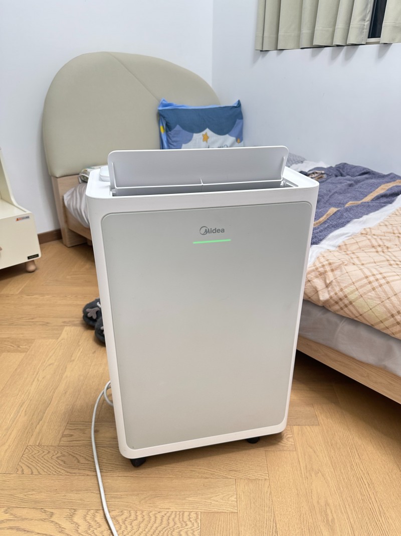 告别潮湿闷热，拥抱干爽睡眠——美的安睡除湿机不愧是梅雨季的救命机