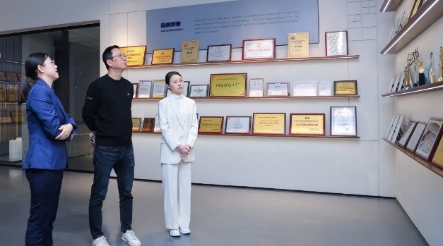 吴晓波走进皇派门窗标杆工厂，即将揭秘中国好门窗的品质密码！