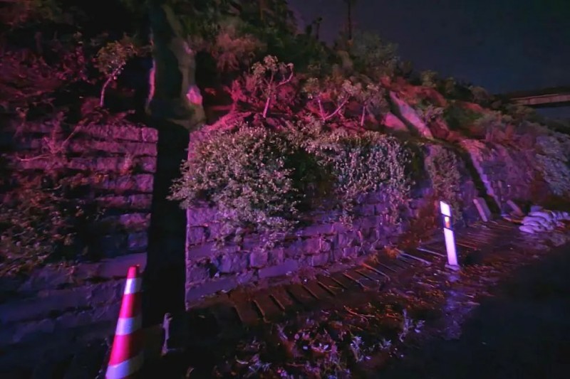 以“汛”为令！重庆交通执法昼夜坚守保安全