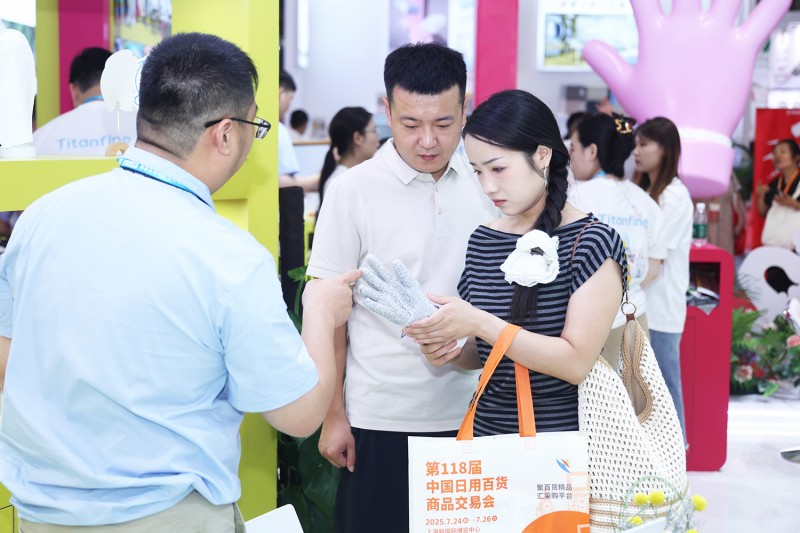 2025上海百货会完美落幕！添赞硬核“手护”实力圈粉，新品互动引热潮！