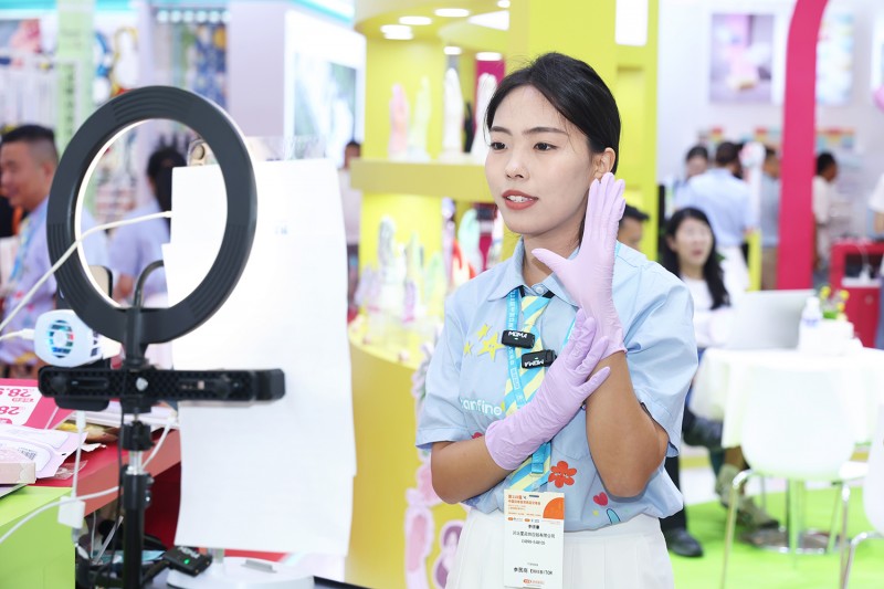 2025上海百货会完美落幕！添赞硬核“手护”实力圈粉，新品互动引热潮！