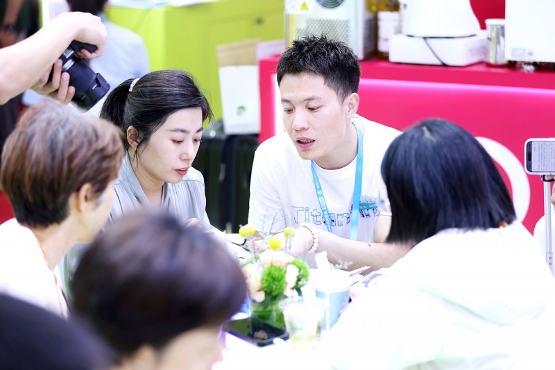 2025上海百货会完美落幕！添赞硬核“手护”实力圈粉，新品互动引热潮！