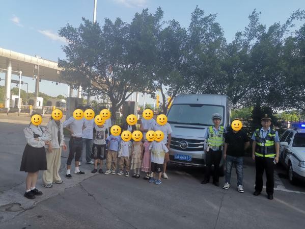 护航暑运不停歇，交通执法“蒸”战到底