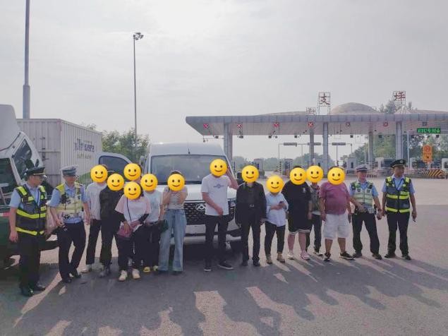 护航暑运不停歇，交通执法“蒸”战到底