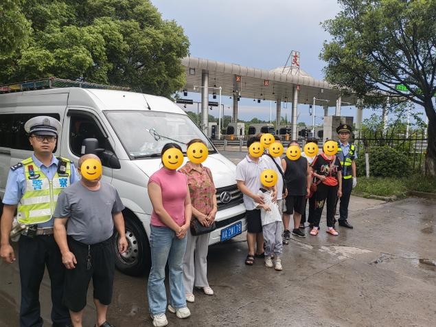 护航暑运不停歇，交通执法“蒸”战到底