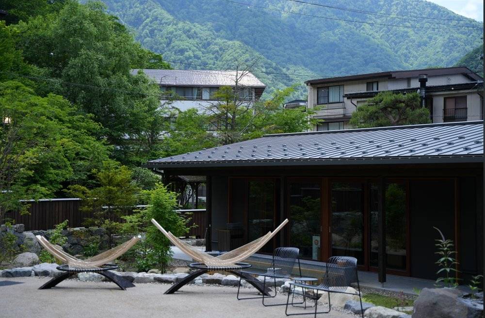 今年流行coolcation？躲进22度的夏天里