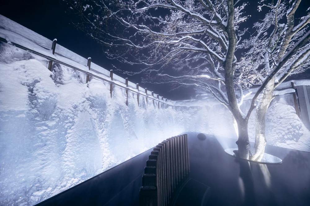 public hot spring ”frozen waterfall onsen” 2 - hoshino resorts oirase keiryu hotel